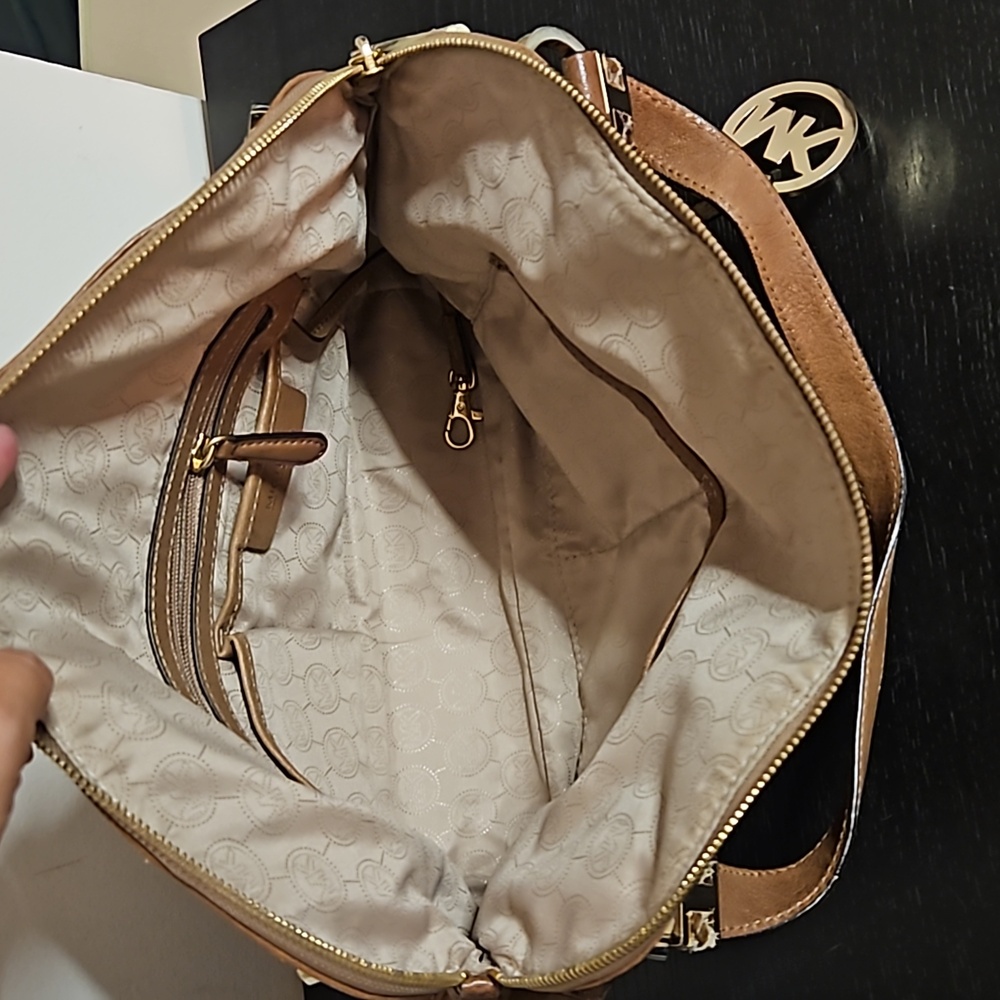Michael Kors Leather satchel - Picture 3 of 8